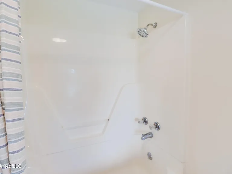 777 Watkins Ave — Photo 13