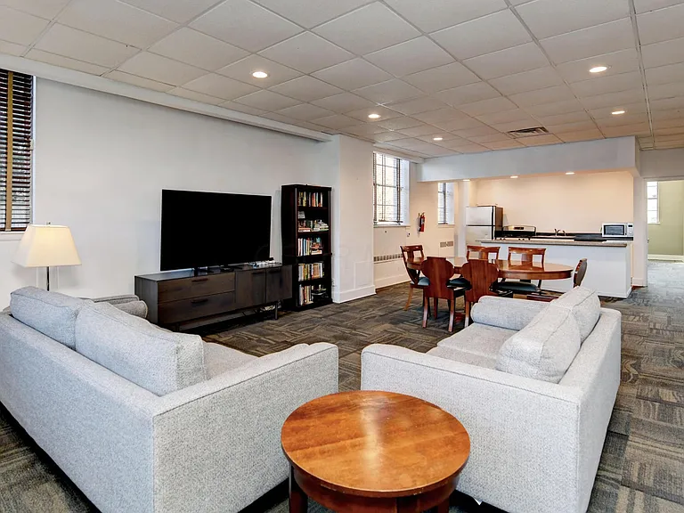 1620 E Broad St #408 — Photo 14