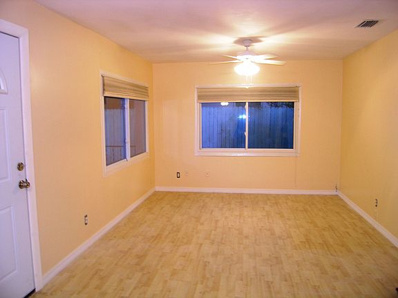 Walk in to the living area