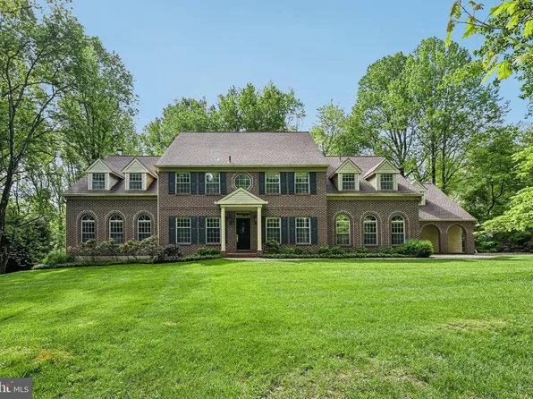 2 Bittersweet Dr, West Chester, PA 19382