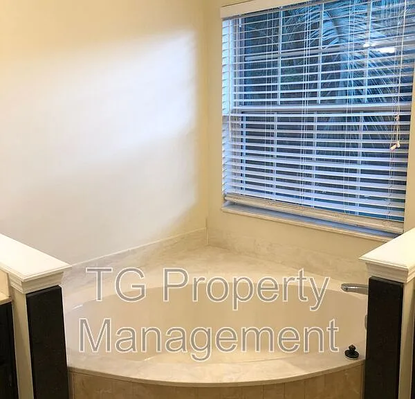 12910 Forest Glen Ct S — Photo 7