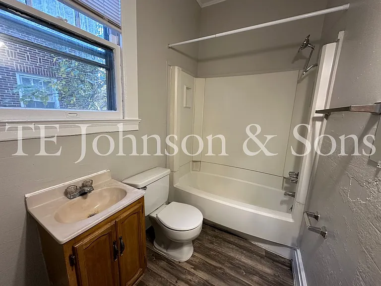 666 1/2 N Spring St #A — Photo 6