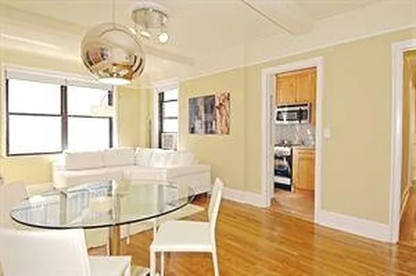 Rented by WIRE International Realty | media 22