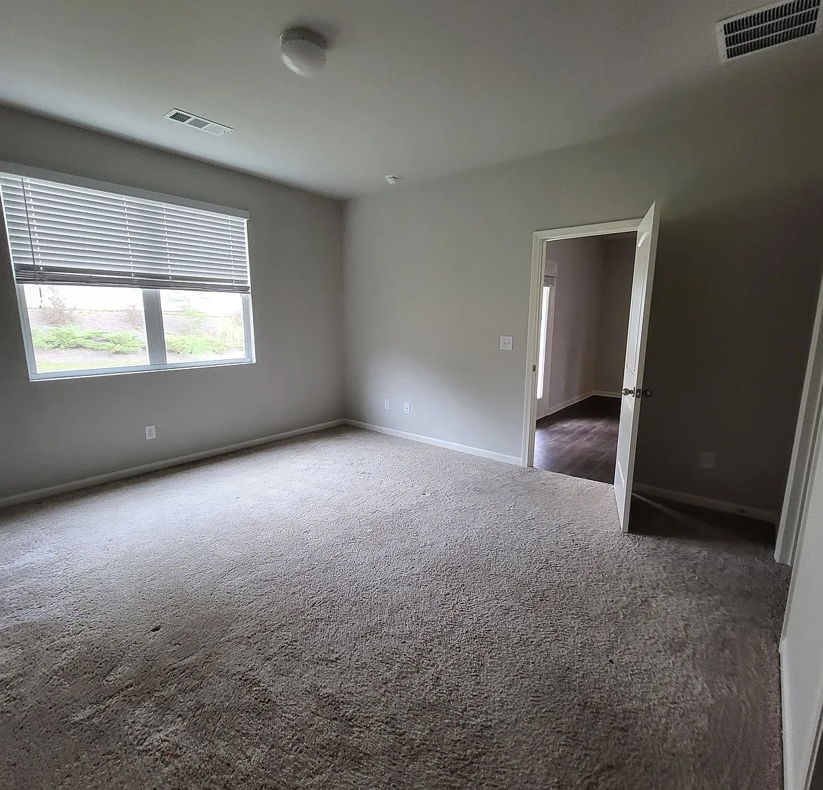 3 bed, 2.0 bath, 1464 sqft, $2,050 — Photo 3