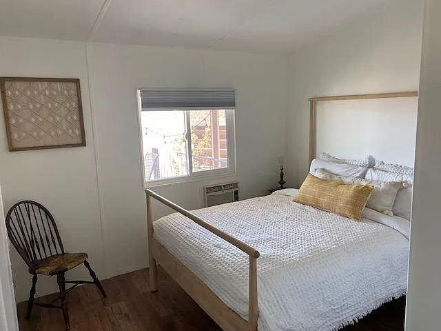 2nd Bedroom (Queen)