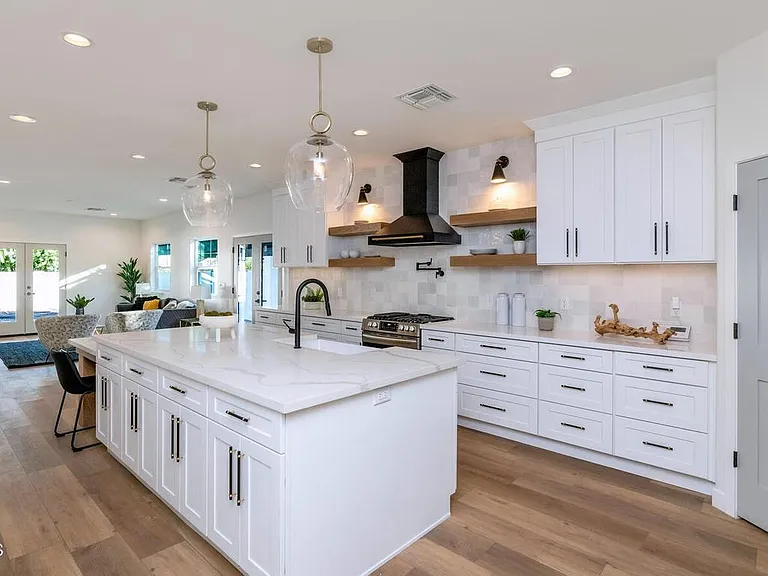 938 E Coronado Rd — Photo 11
