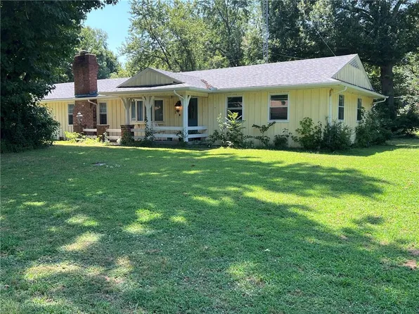 302 Fireside Dr, Arma, KS 66712