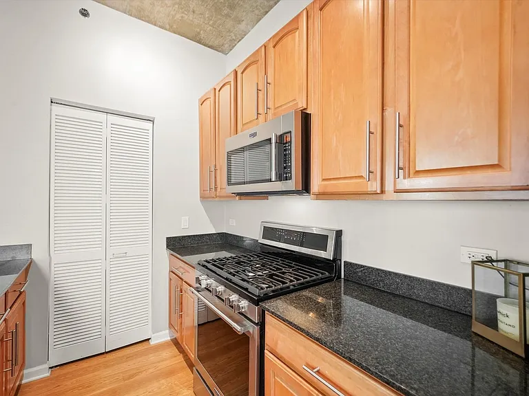 125 E 13th St #515 — Photo 9