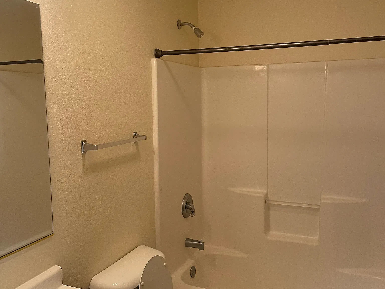 6 bed, $1,800 — Photo 2