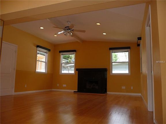 4th image of 2833 Greenbriar St