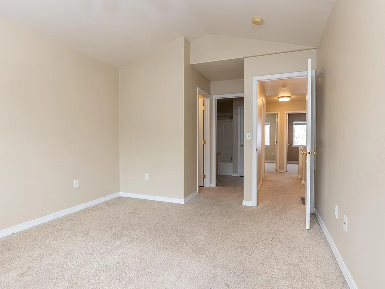 516 S Arthur St — Photo 16