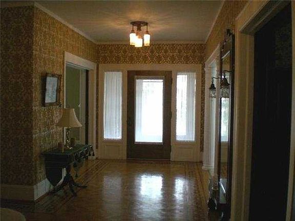 4th image of 814 Woodlawn Ave
