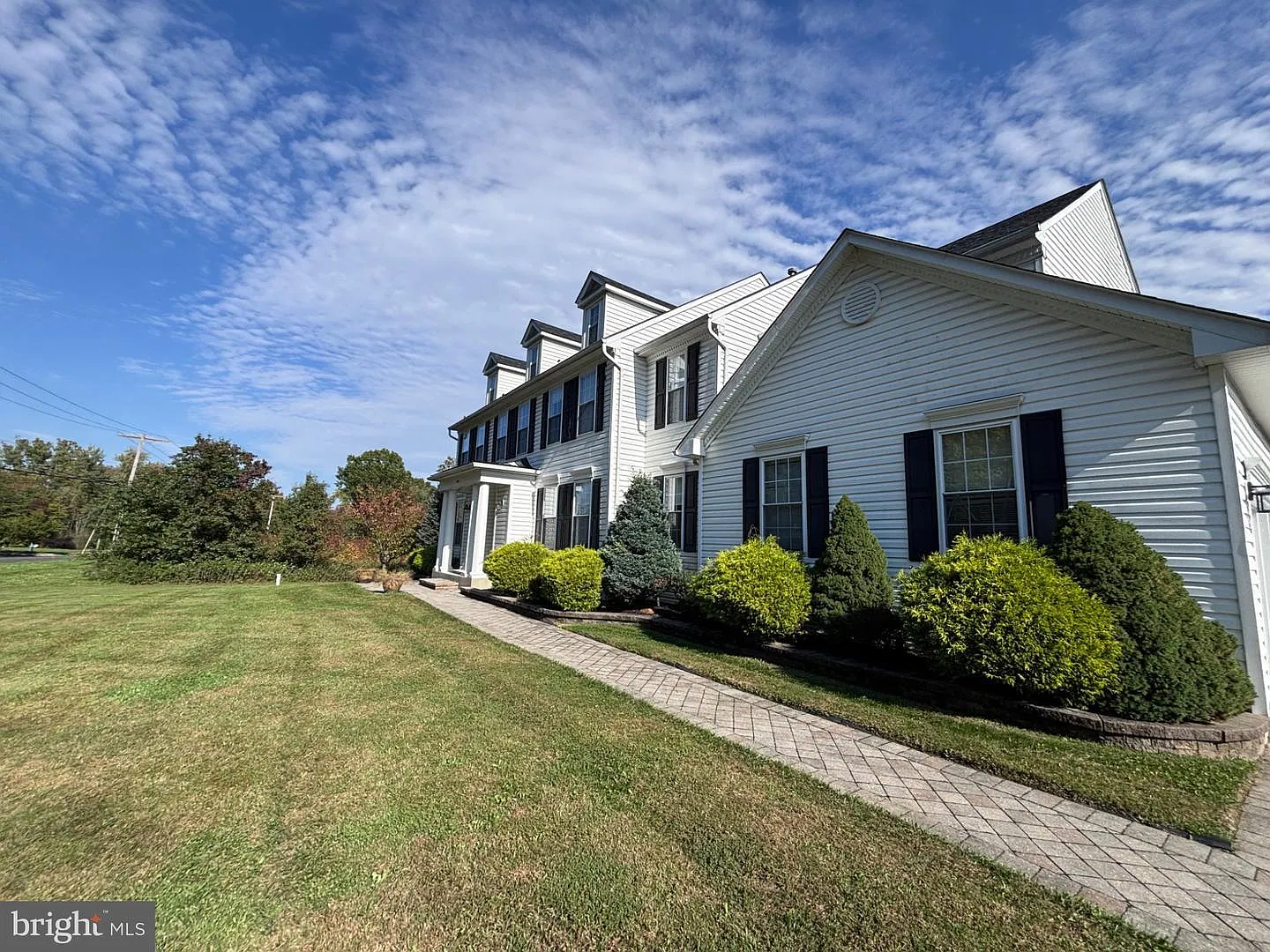 5 bed, 4.5 bath, 4033 sqft, $7,000 — Photo 2
