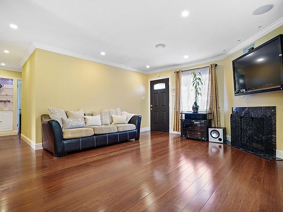 4th image of 525 Larch Ave