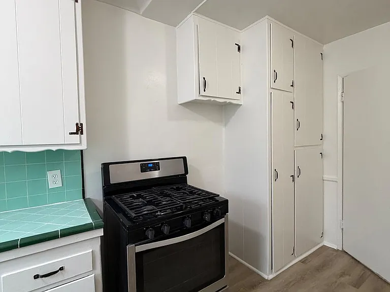 4800 Beverly Blvd #3 — Photo 4