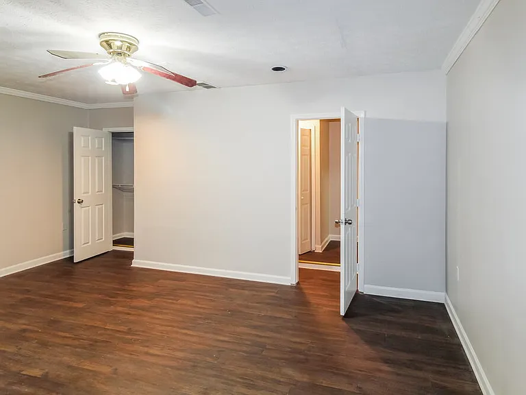 599 Maple Dr — Photo 8