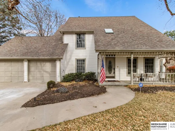 10582 Adams Dr, Omaha, NE 68127