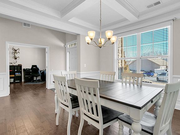 2nd image of 104 Dahlia Ln