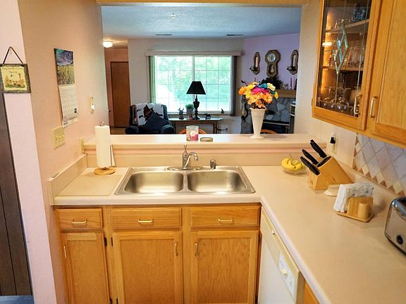 5th image of 170 W Aspen Ct Unit 7