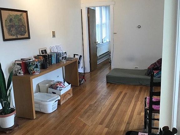 3rd image of 1511 W Bryn Mawr Ave APT 2F