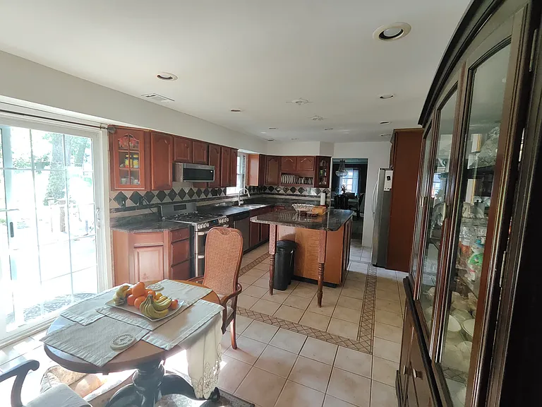 508 Broadway — Photo 16