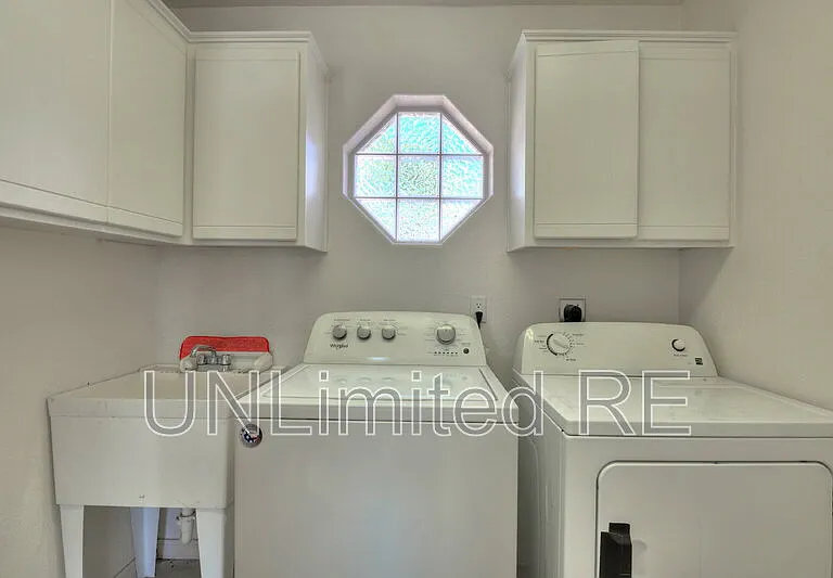 304 Acoma Blvd S — Photo 19