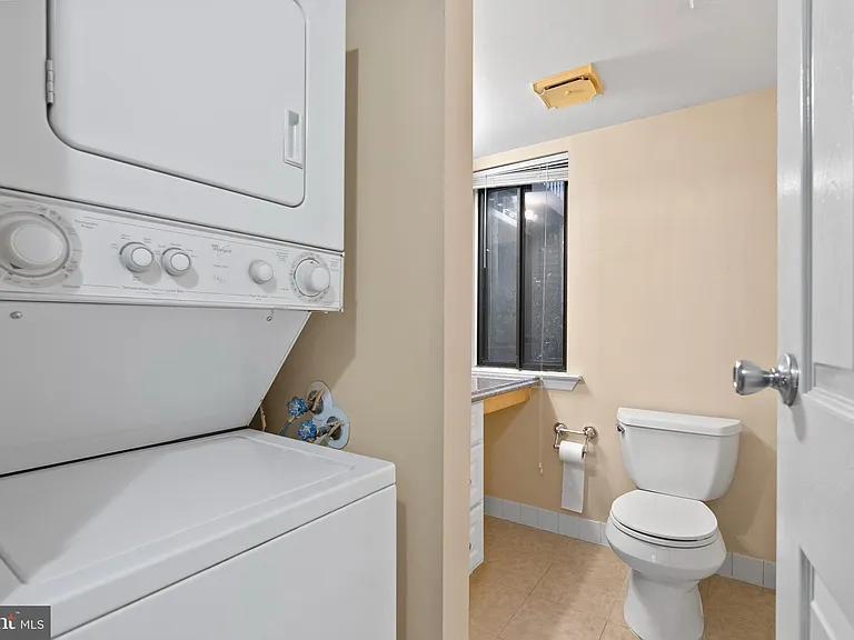 211 James Ct — Photo 15