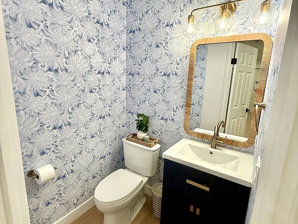 1/2 Bathroom Downstairs