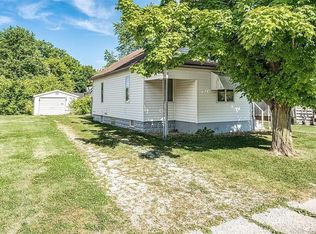 104 Roosevelt St, Wilsonville, IL 62093