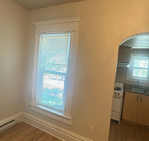 523 W Hays St — Photo 2
