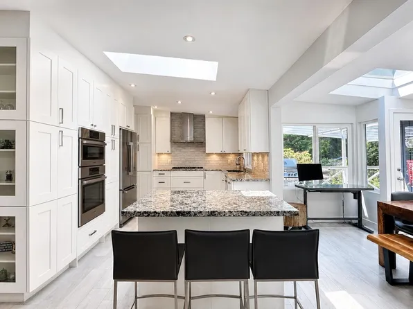 1398 Chamberlain Dr, North Vancouver, BC V7K 1P6