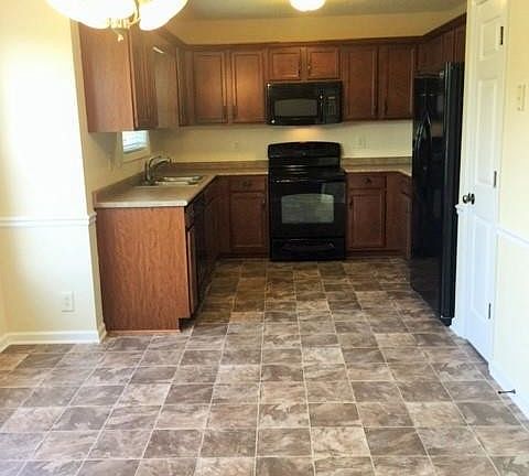 4th image of 1608 Buchanon Dr