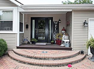 1611 Fairfax St, Carlyle, IL