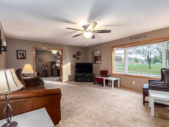2nd image of 712 Park Dr
