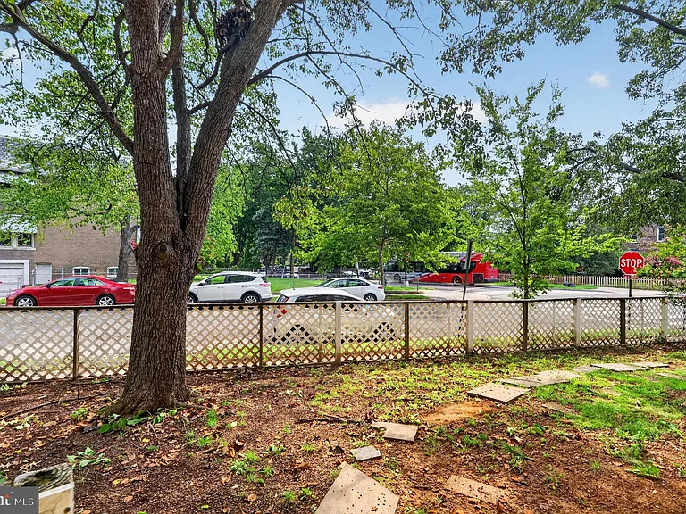1526 Potomac Ave SE #B — Photo 19