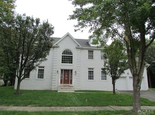 38 Kingsbridge Dr, Edison, NJ