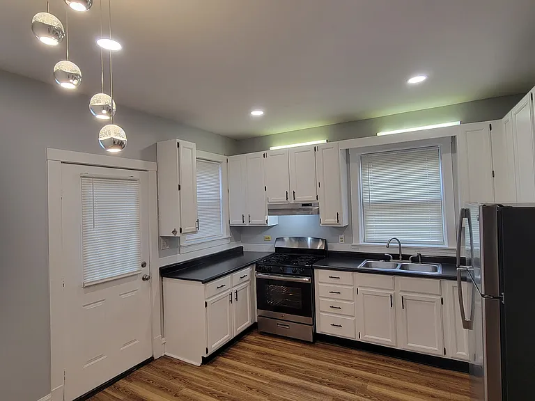 5807 N Artesian Ave #2 — Photo 9