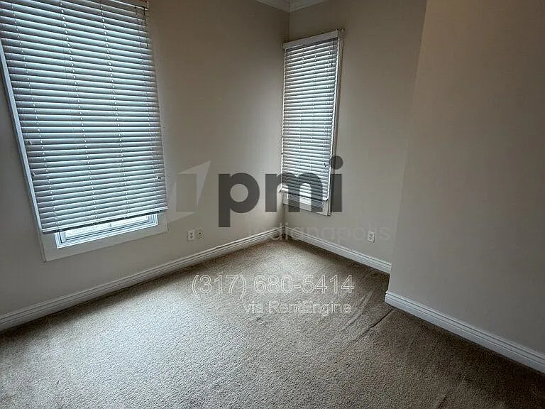 233 N East St — Photo 34