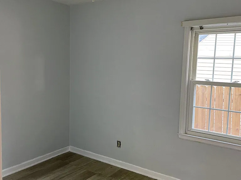 261 Mission Dr — Photo 7