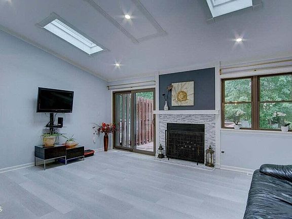 5th image of 57 Chestnut Way #5-7