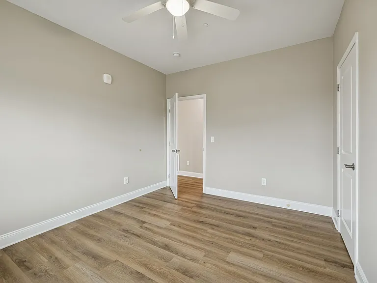 Zen Garden Apartments — Photo 113