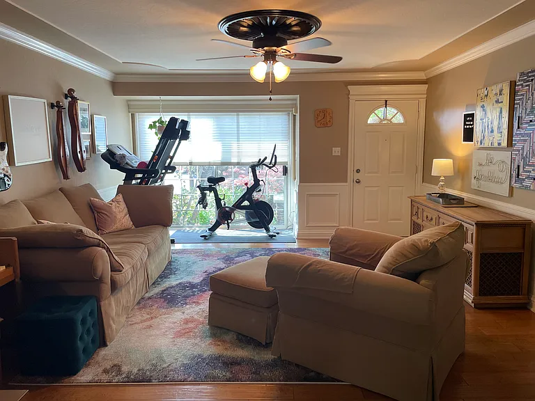 320 Magnolia Ave — Photo 3