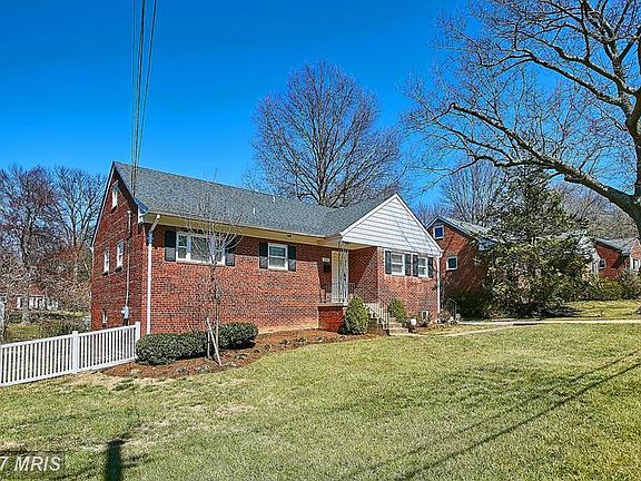 2nd image of 3062 Hazelton St
