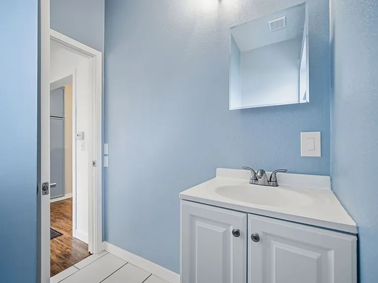 1123 E Indiana Ave — Photo 27