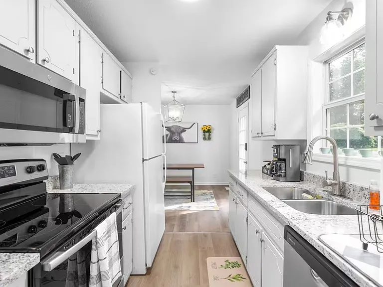713 Princeton Cir — Photo 6