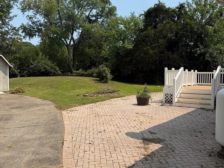 30000 Holmes Rd — Photo 5