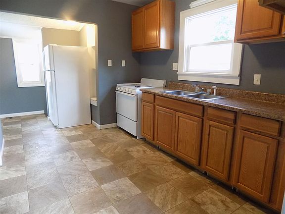 4th image of 506 W Lusher Ave
