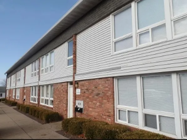 400 Herman St #17, Pekin, IL 61554