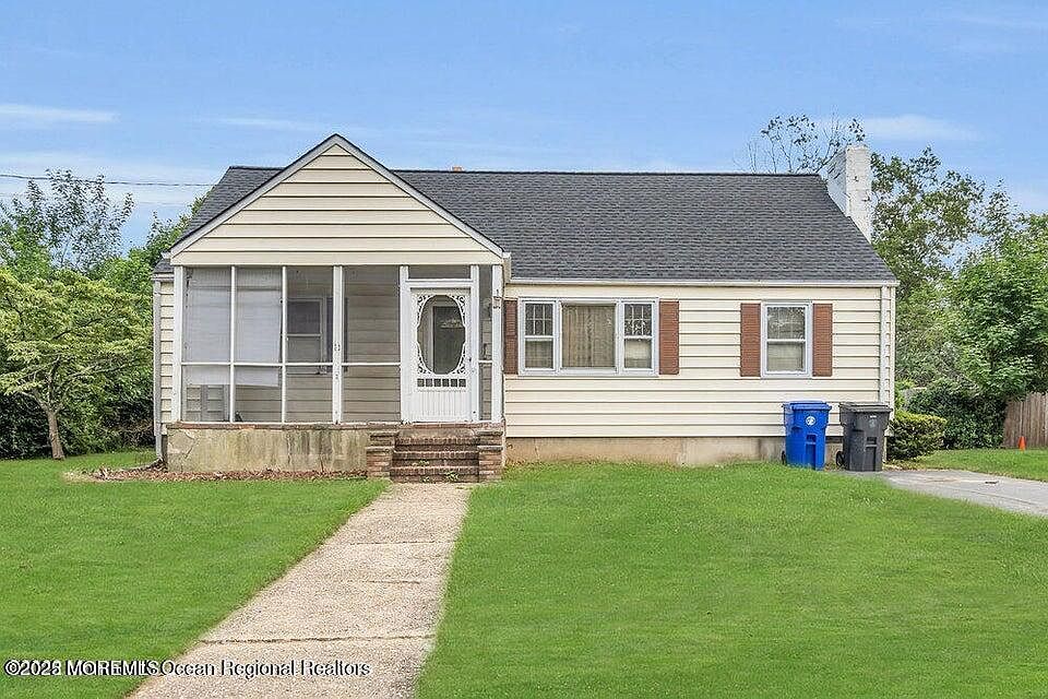 1st image of 15 Pineview Drive