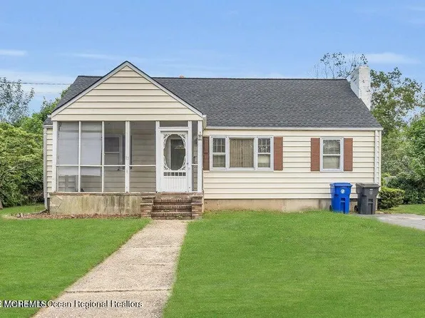 15 Pineview Drive, Toms River, NJ 08755